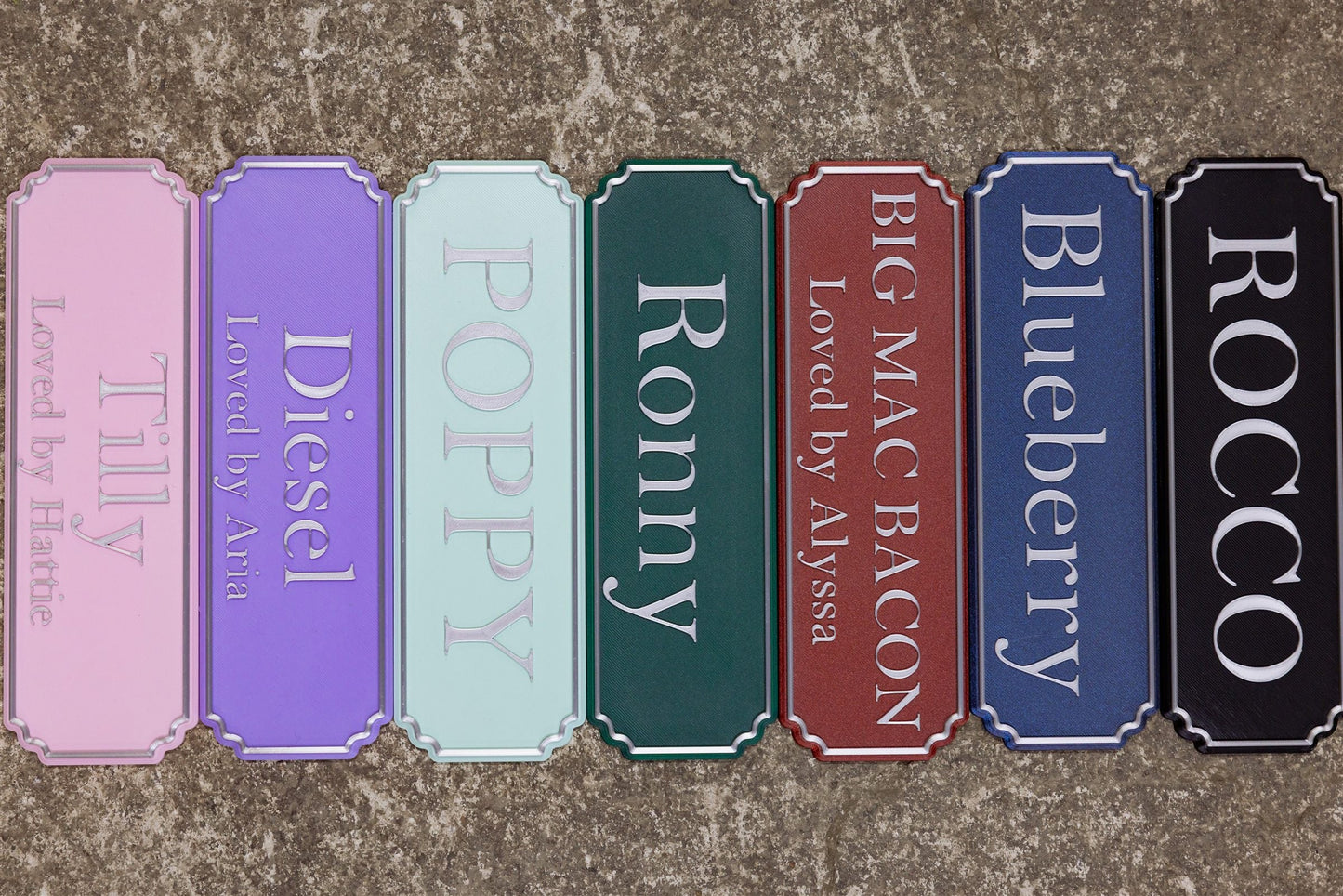 Range of personalised magnetic stable door signs in different colours