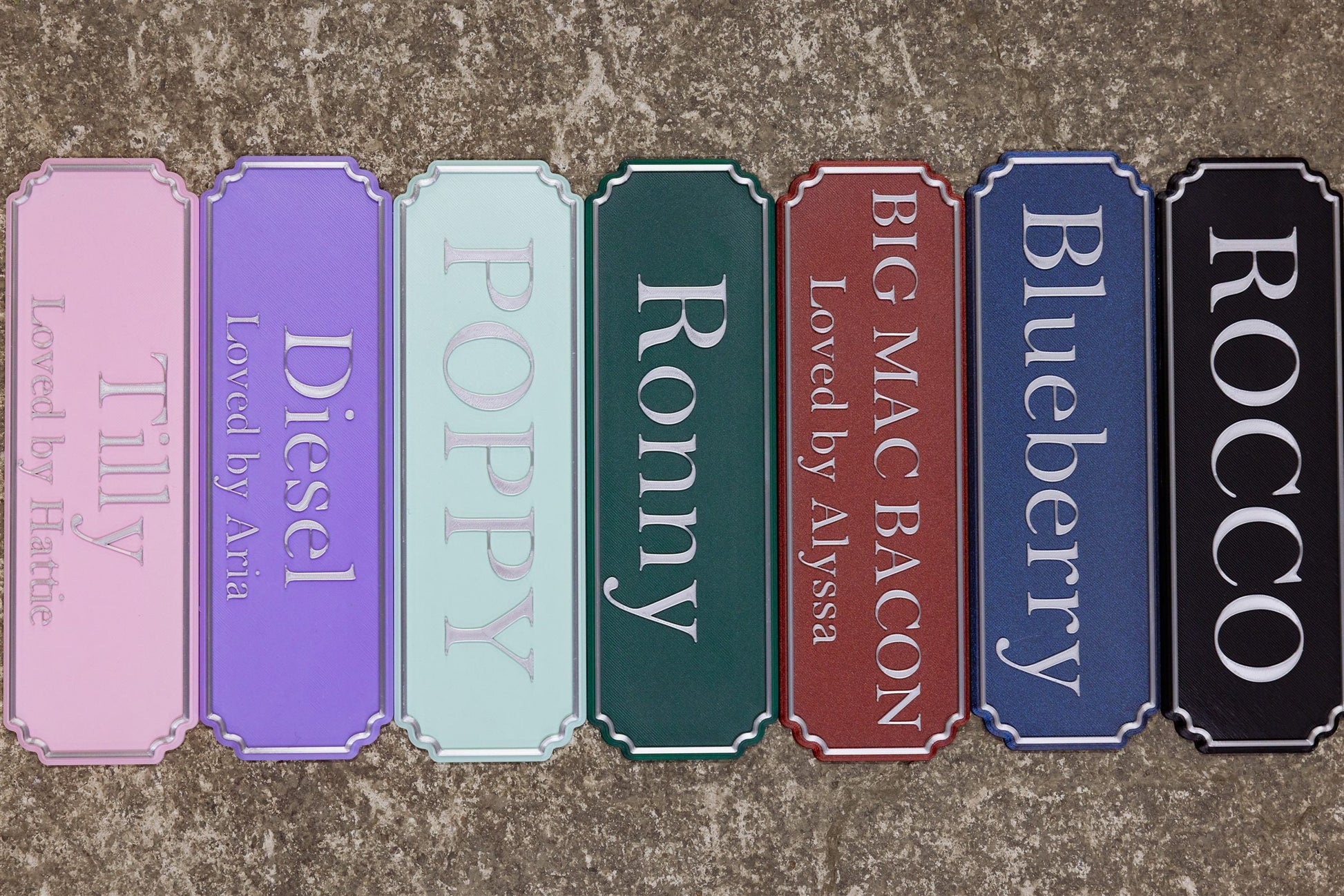 Range of personalised magnetic stable door signs in different colours