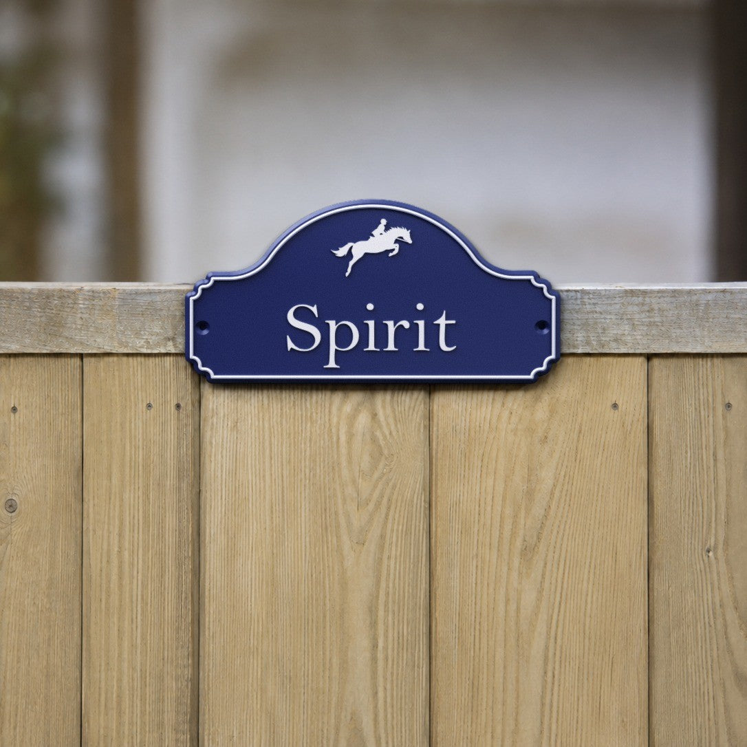 Render: SnapTack screw-mount stable door sign with a showjumper picture and the name Spirit, midnight and silver, on a wooden stable door